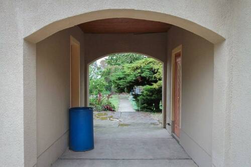 Anbau/ Durchgang zum Garten - 