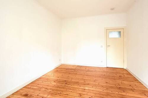 Wohnzimmer weitere Ansicht - 2 Zimmer Etagenwohnung in Berlin