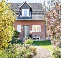 Geschmackvolles ERH auf ca. 300 m² Süd-Grundstück in ruhiger, familienfreundlicher Lage - Reinbek