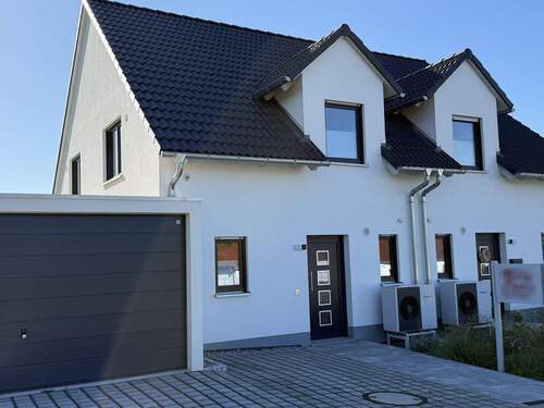 Musterhaus - Eingang - 4 Zimmer Doppelhaushälfte in Dresden