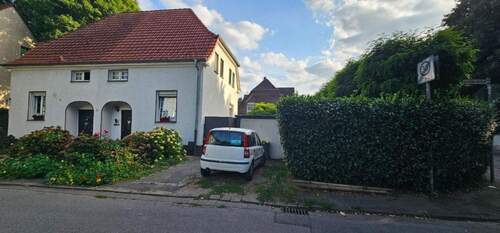 Hausfront - 7 Zimmer Mehrfamilienhaus, Wohnhaus in Gelsenkirchen