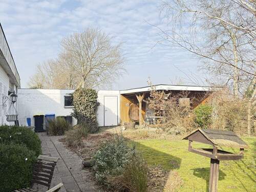 überdachte Terrasse und Abstellraum - 