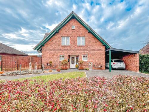 Außenansicht - IHR PERFEKTES FAMILIENIDYLL: GROSSZÜGIGES EINFAMILIENHAUS MIT TRAUMGARTEN