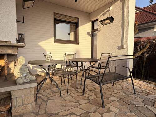 Terrasse mit Kamin - 7 Zimmer Einfamilienhaus zum Kaufen in Bretten