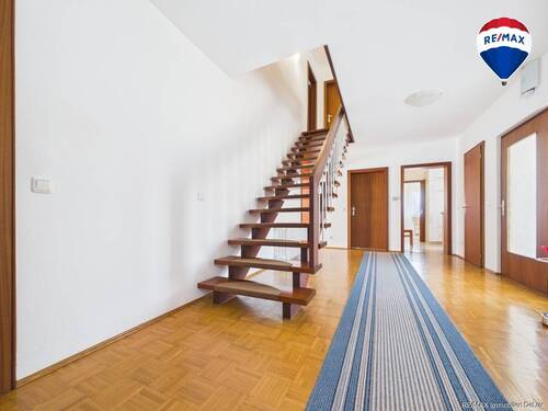 REMAX Immobilien DeLux Einfamilienhaus Wohnflur Führweiler Mark Borowicz - 
