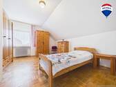 REMAX Immobilien DeLux Einfamilienhaus Schlafzimmer Führweiler Mark Borowicz - 