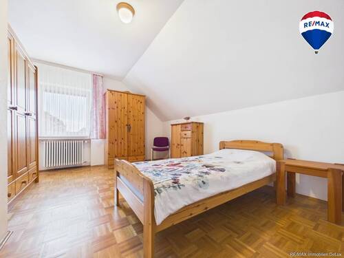 REMAX Immobilien DeLux Einfamilienhaus Schlafzimmer Führweiler Mark Borowicz - 