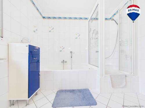 REMAX Immobilien DeLux Einfamilienhaus Badezimmer Führweiler Mark Borowicz - 