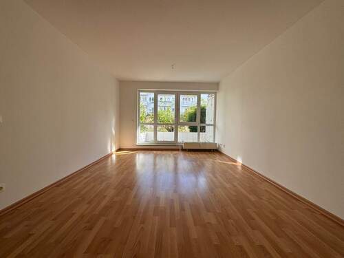 Wohnzimmer - Helle 2-Zimmer mit Terrasse im St. Lukas-City-Wohnpark