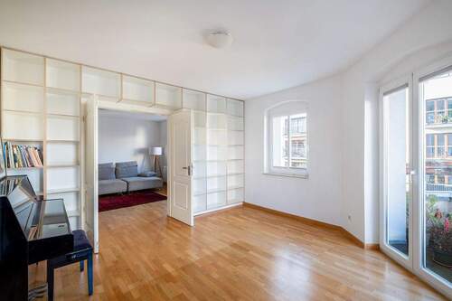 Blick von Zimmer 3 in Zimmer 4 - 