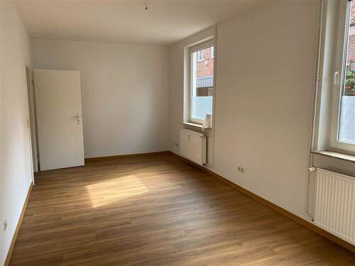 Wohnzimmer - 2 Zimmer Etagenwohnung zur Miete in Aurich