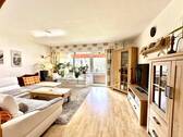 Geräumiges Wohnzimmer - 3 Zimmer Etagenwohnung in Langenhagen