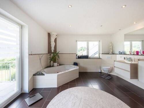 Tageslichtbad OG mit Balkon - 