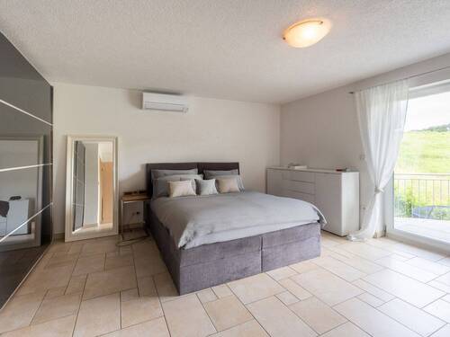 Schlafzimmer mit Balkon - 