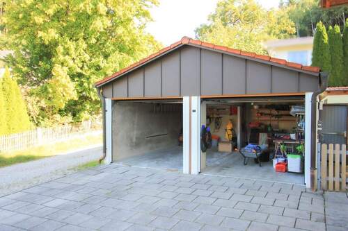 Doppelgarage mit el. Toren - 