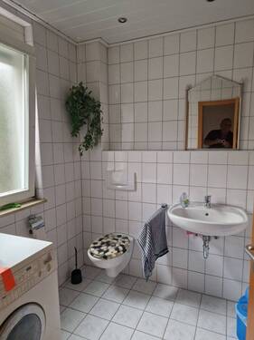 Gäste WC - 4 Zimmer Mehrfamilienhaus, Wohnhaus in Roth