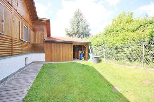 Hausansicht mit Rückseite Garage - 