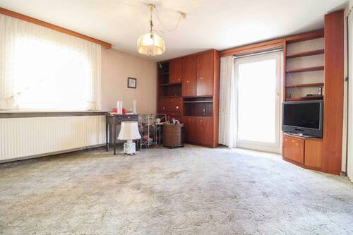 Wohnzimmer OG Wohnung - 9 Zimmer Mehrfamilienhaus, Wohnhaus zum Kaufen in Stuttgart