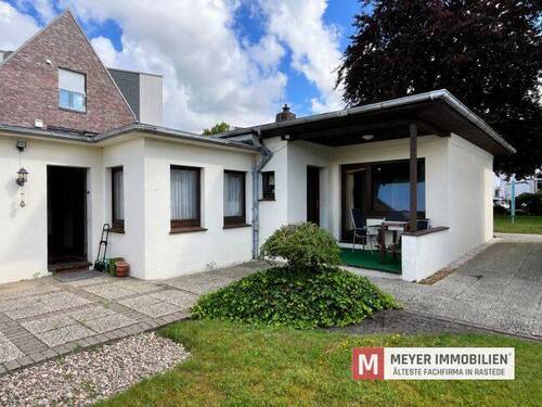 Objektansicht - Sanierungsbedürftiger Flachdachbungalow in Oldenburg - Donnerschwee (Obj.-Nr. 6636)