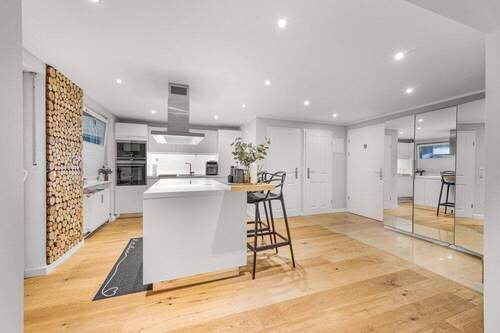 Eingangsbereich/Küche - Etagenwohnung mit 97,60 m² in München zum Kaufen
