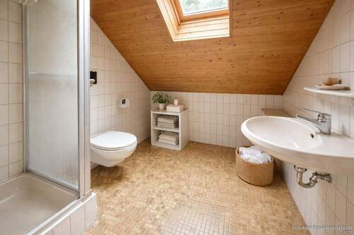 landshut_haus_bad_dachgeschoss - 