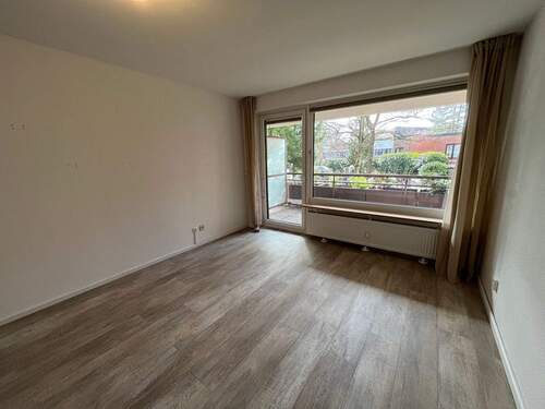 Helles Wohnzimmer - 1 Zimmer Mehrfamilienhaus, Wohnhaus zum Kaufen in Ahrensburg