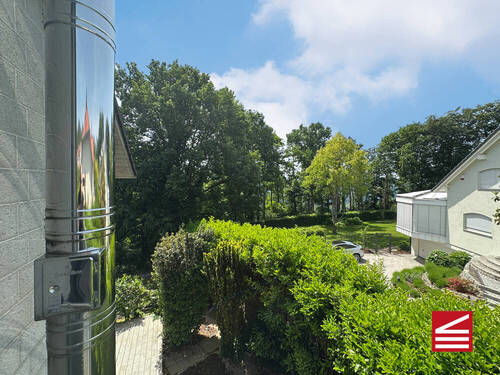 Blick von der zweiten Terrasse (Kind 1 u. Kind 2) - 
