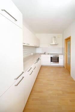 Küche - 3 Raumwohnung mit verglastem Balkon und Einbauküche
