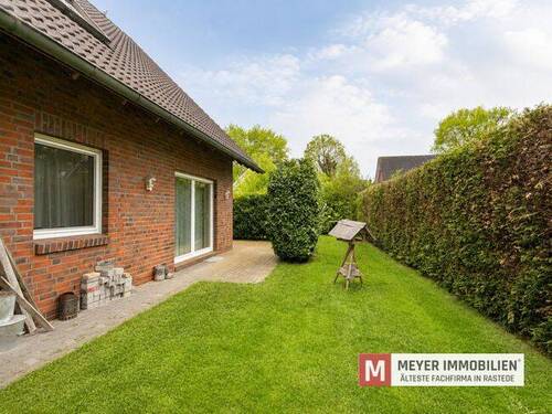 Gartenbereich - 6 Zimmer Einfamilienhaus zum Kaufen in Wiefelstede