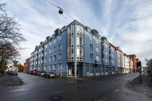 Hausansicht vorne - 2-Zimmer-Wohnung mit Fahrstuhl direkt am Stadtpark Bremerhaven-Lehe!