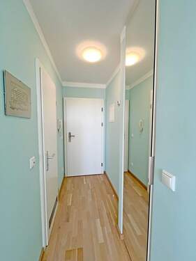 Flur mit Einbauschrank - 
