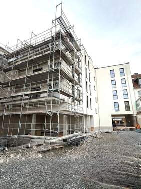 Hofbereich mit Stellplätzen - 