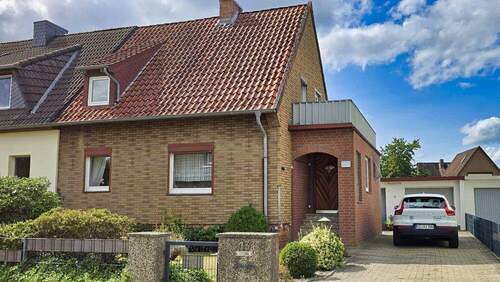 Hausansicht Sommer 2025 - 