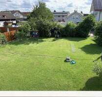 Helle 4-Zimmer-Wohnung mit Balkon und Gartenanteil in HarthausenGrasbrunn.