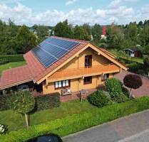 **Einmalig in Jaderberg** Einzigartiges Holzhaus mit grünem Grundstück und direkter Lage am Wasser