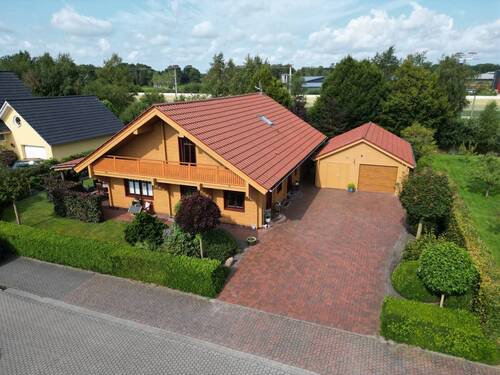 Frontansicht - 6 Zimmer Einfamilienhaus zum Kaufen in Jade