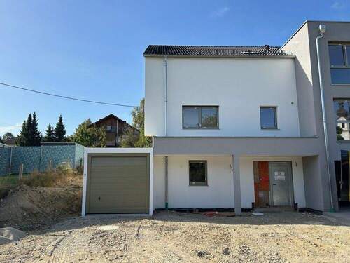 Garage und Stellplatz - Reihenendhaus mit 174,20 m&sup2; in Rattenkirchen zur Miete