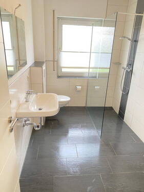 Bild 1 - 85qm Erdgeschosswohnung mit Garten 3 Zimmer Küche Bad HWR