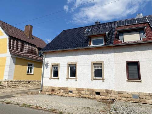 Vorderansicht - 4 Zimmer Doppelhaushälfte zum Kaufen in Laucha an der Unstrut
