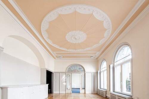 Stuck an der Decke - 