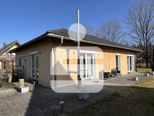 Außenansicht - Wohnen auf einer Ebene - Ihr Zuhause mit Garten!