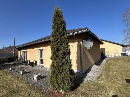 Außenansicht - 4 Zimmer Bungalow zum Kaufen in Guttenberg