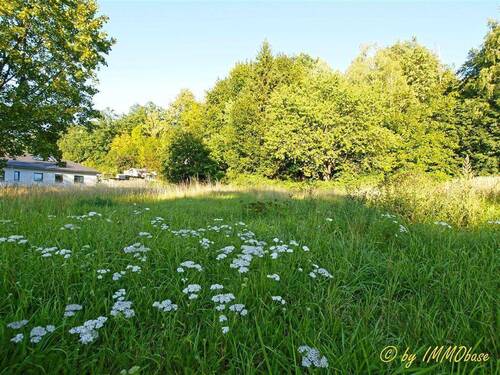 Eingebettet - Grundstück in Hainichen