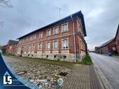 Hausansicht Straße - Mehrfamilienhaus, Wohnhaus in Stendal