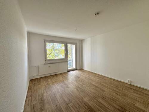 Wohnzimmer - 4 Zimmer Etagenwohnung zur Miete in Chemnitz