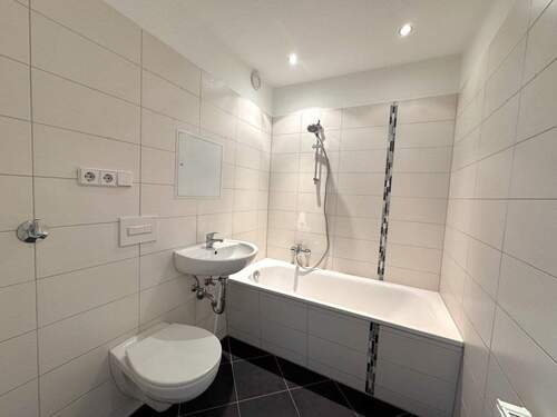 Badezimmer - 4 Zimmer Etagenwohnung in Chemnitz