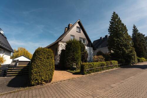 Titelbild - 7 Zimmer Einfamilienhaus zum Kaufen in Erfurt