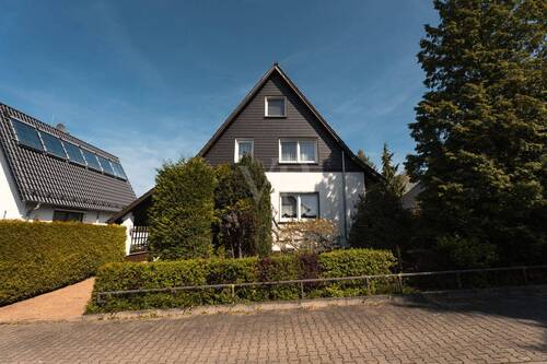 Hausfront - 