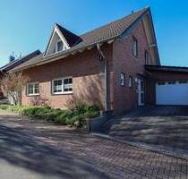 Familienfreundliches Einfamilienhaus mit schön angelegtem Garten - Jülich Koslar