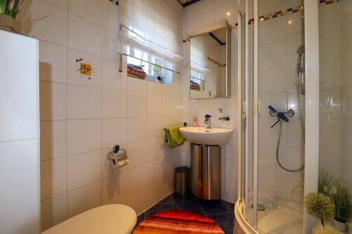 Tageslicht Gäste WC - 6 Zimmer Einfamilienhaus in Jülich